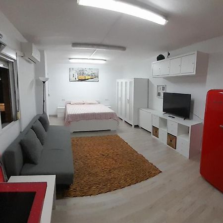 Estudio Frente A Estacion Maria Zambrano Málaga Eksteriør billede